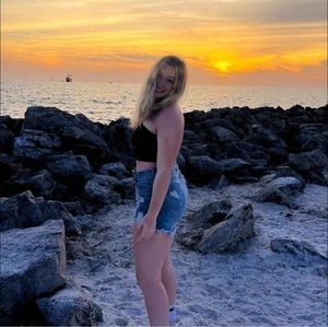 Meet your Posher, Hailey